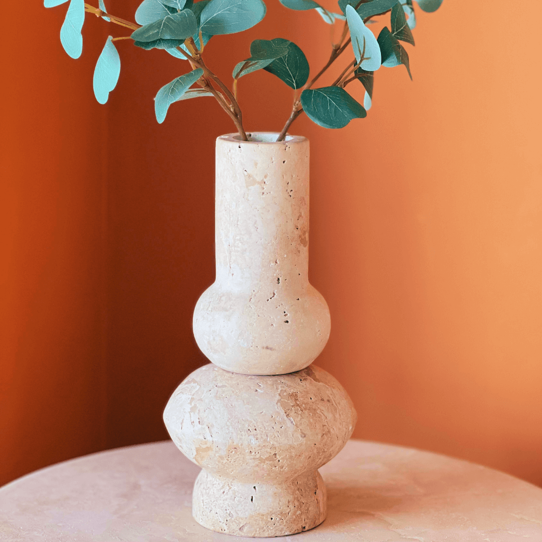 Vase minimaliste en travertin beige